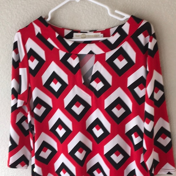 Tracy Negoshiam red white black geo print medium - Picture 6 of 7